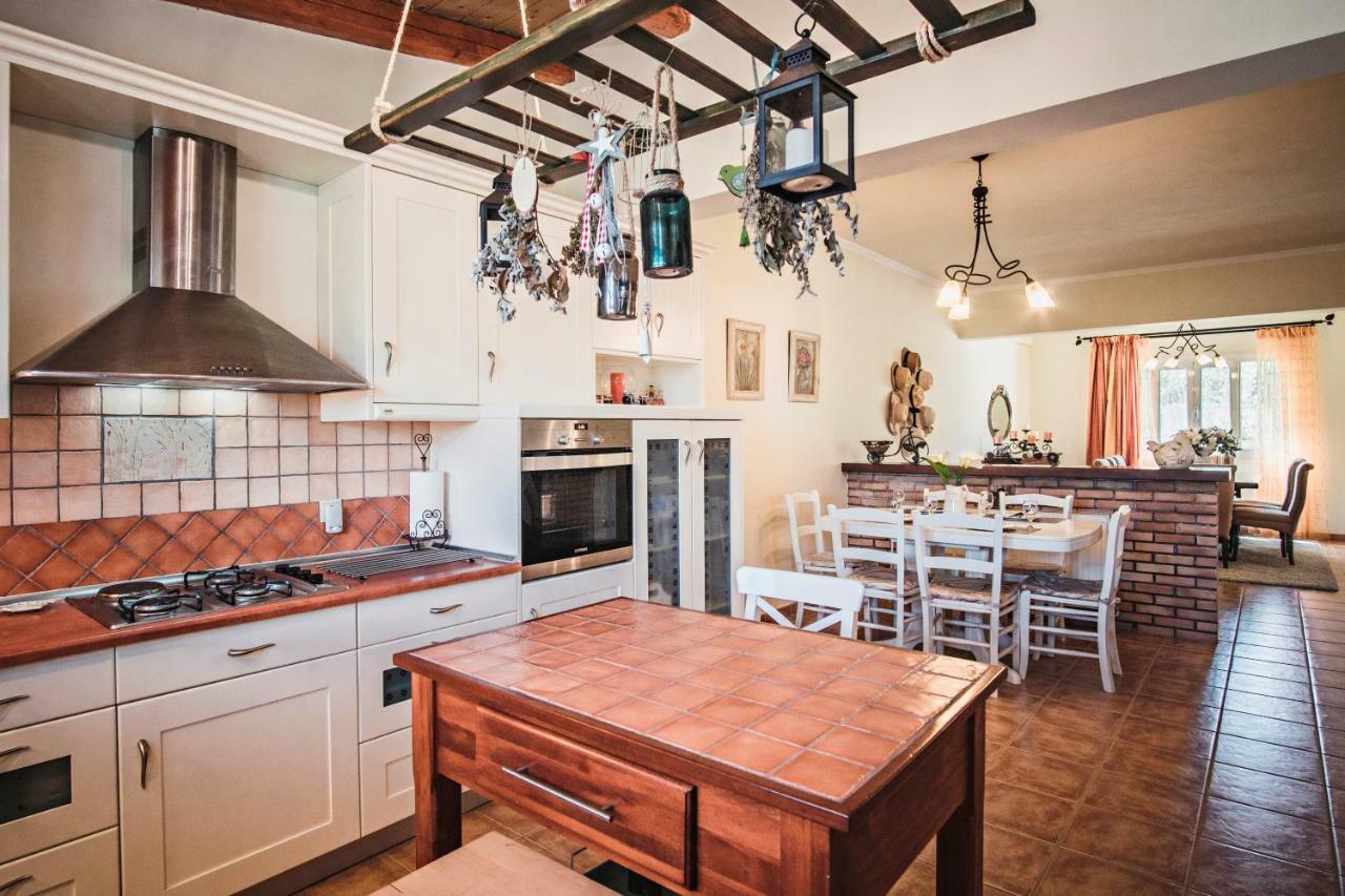 Birdsing Cottage Dassia  Extérieur photo